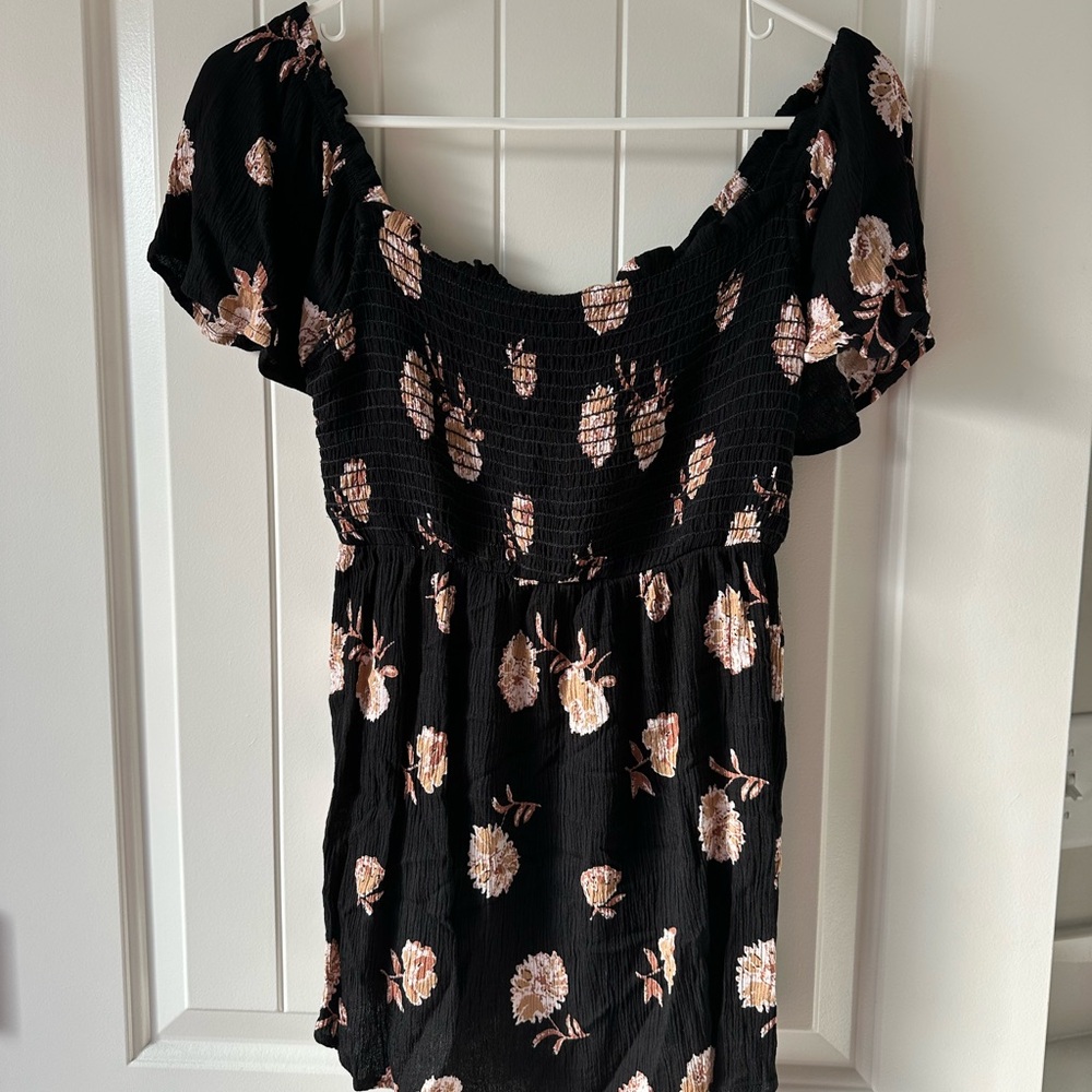 Gilli Maternity Black Floral Smocked Blouse